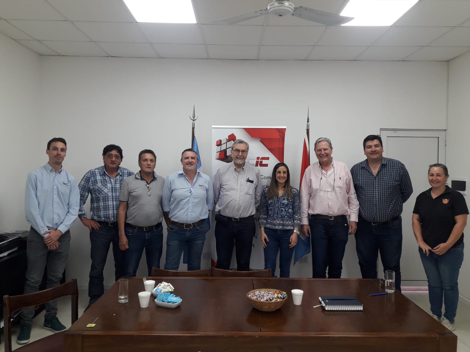 El presidente de la Cámara Argentina de Supermercados se reunió con empresarios del Sector. El presidente de la Cámara Argentina de Supermercados se reunió con empresarios del Sector.
